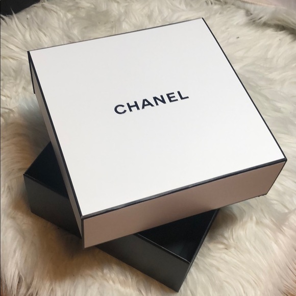 100% Auth CHANEL GIFT BOX w/ RIBBON - Picture 7 of 11